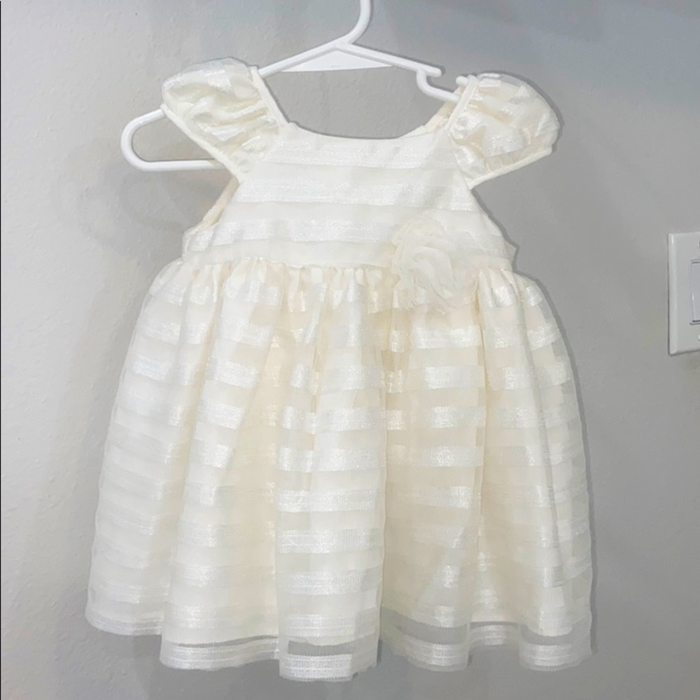 Creamy puffy dress wore once